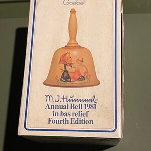 Goebel M.J. Hummel Annual Bell 1981